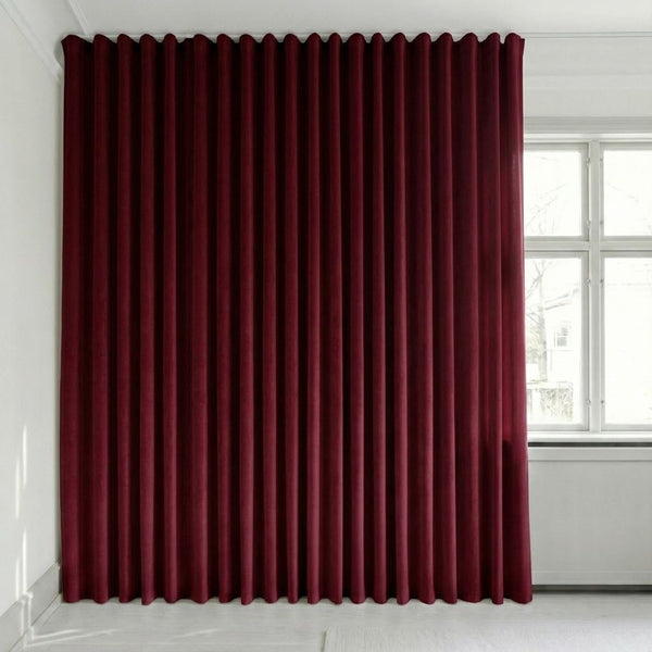 Velourgardin på mål – Bris - Ruby Red - C2640